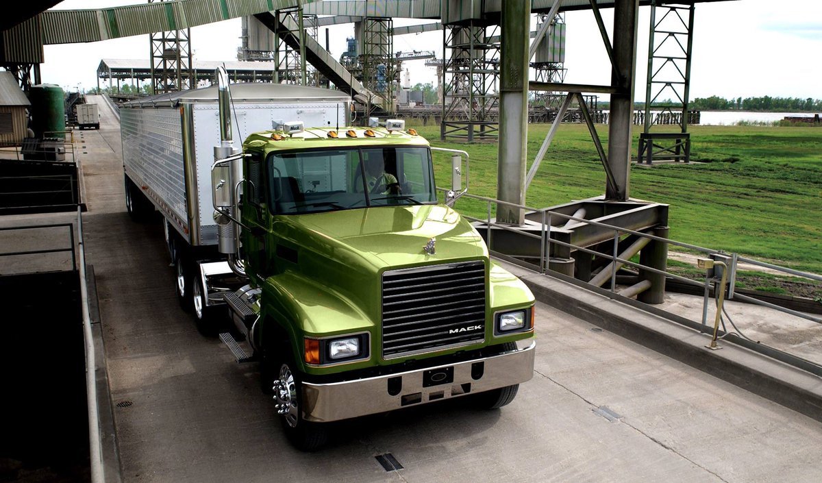 纽约斗牛犬:美国mack卡车品鉴