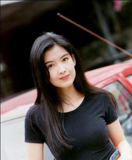 50岁以上女艺人越老越会穿她穿裸色裙她穿渔网袜她穿菠萝裙