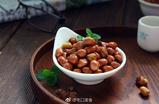 油炒椒盐花生米