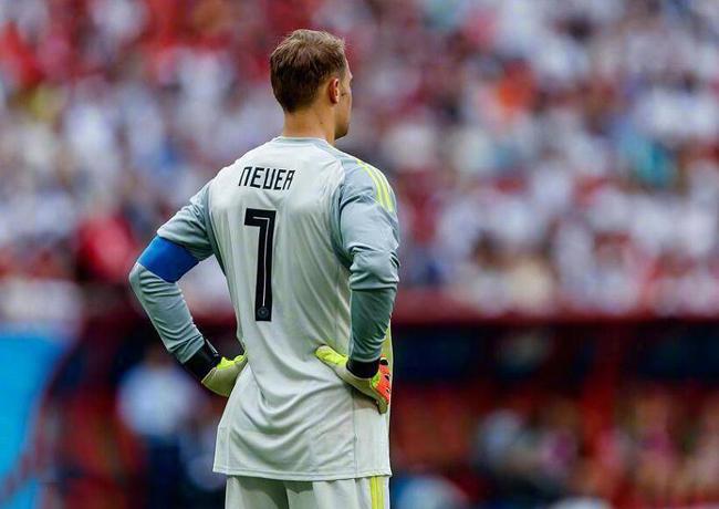 世界杯|背影|苏亚雷斯_新浪新闻