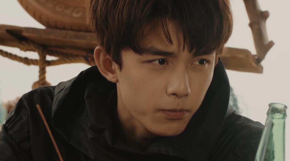 《沙海》:黎簇后背上刻的"一只手",竟是打开古潼京的唯一线索!