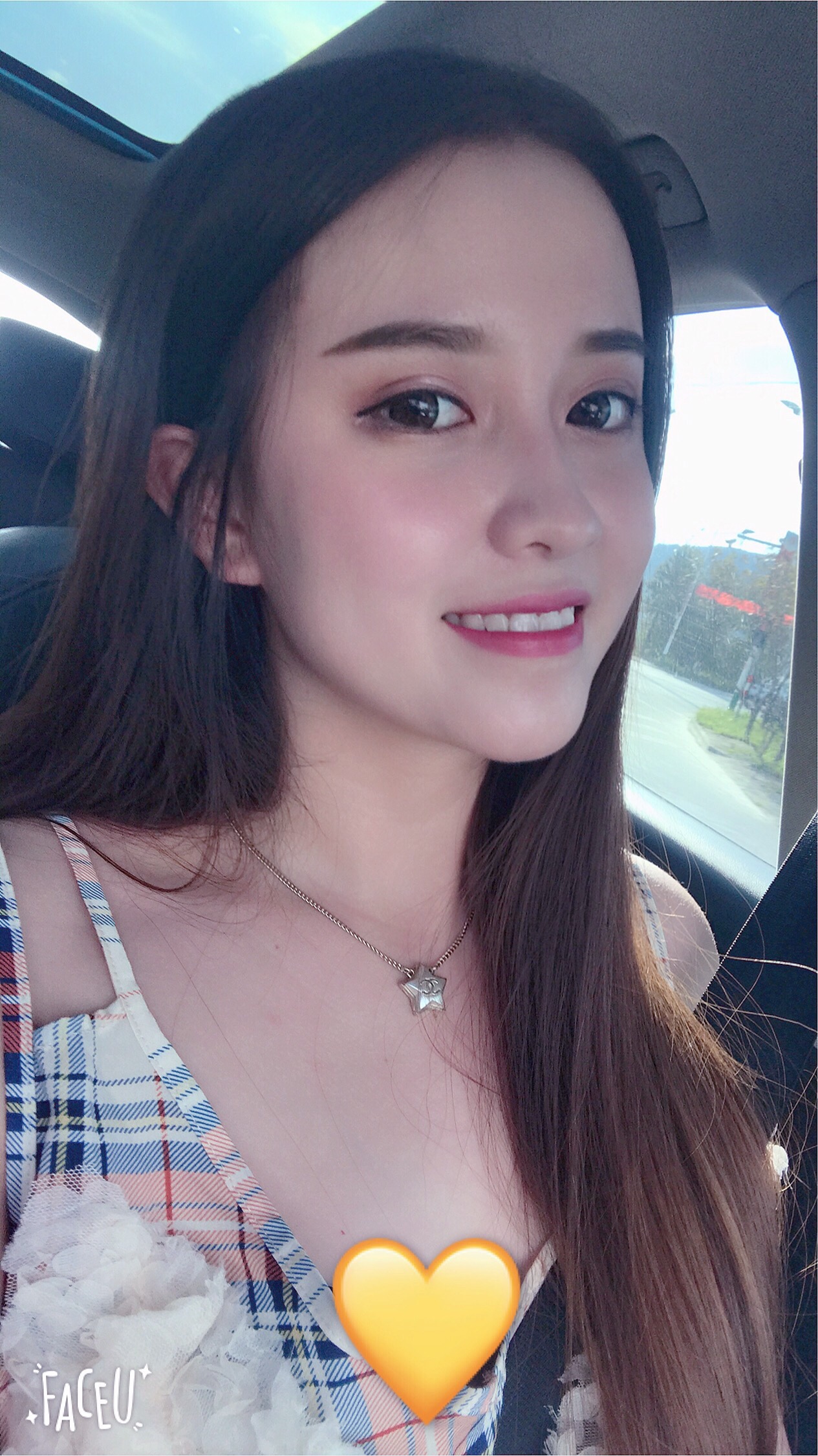 林影 江西科技学院 21岁 身高171 体重58 喜欢旅游唱歌吃吃吃