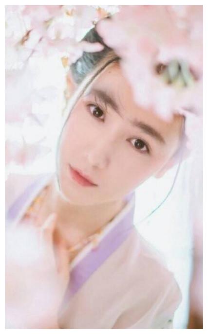 朱一龙穿上女装太清纯了网友他美起来就是没女人的什么事了