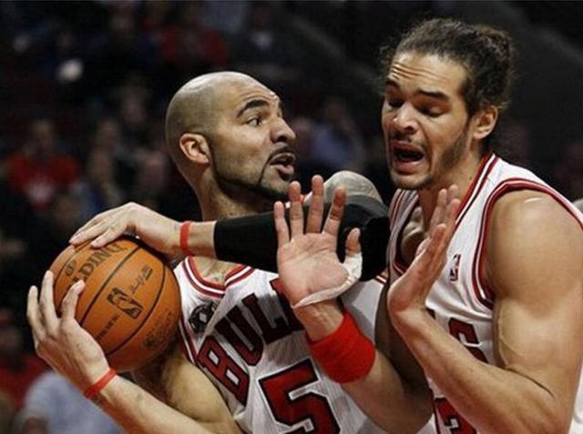 nba球场上的搞笑瞬间!防不住你我就瞪你,姚明那张很经典!