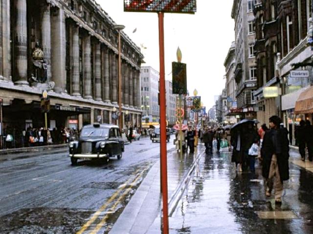 八十年代英国伦敦街头的中国女孩