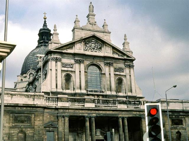 八十年代英国伦敦街头的中国女孩