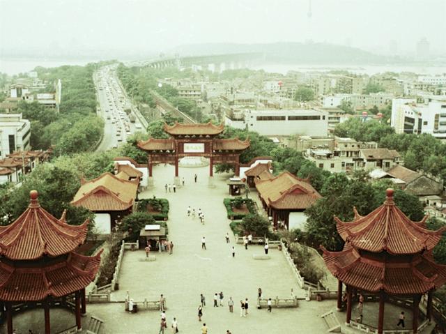 湖北旧影1996年,见证武汉沧桑的江汉关|主楼|黄鹤楼|汉口_新浪新闻
