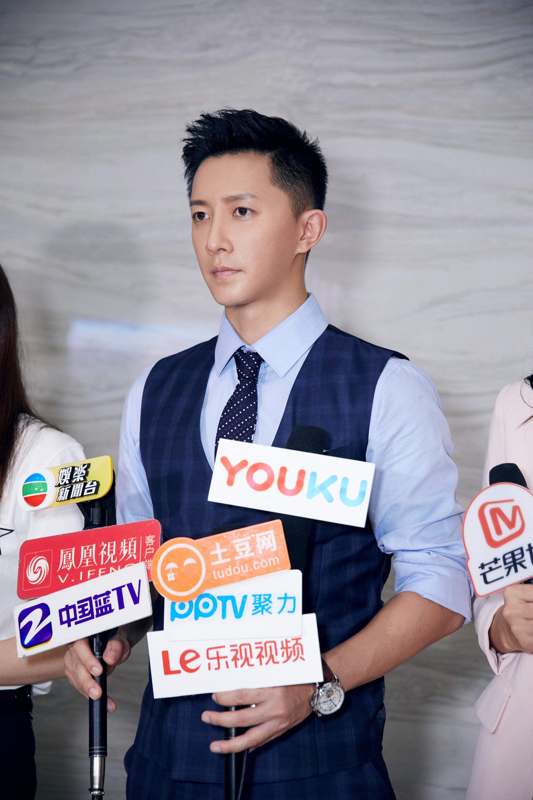 今日探班职业精英陈炯先生温文尔雅派头十足的陈先生在剧中的