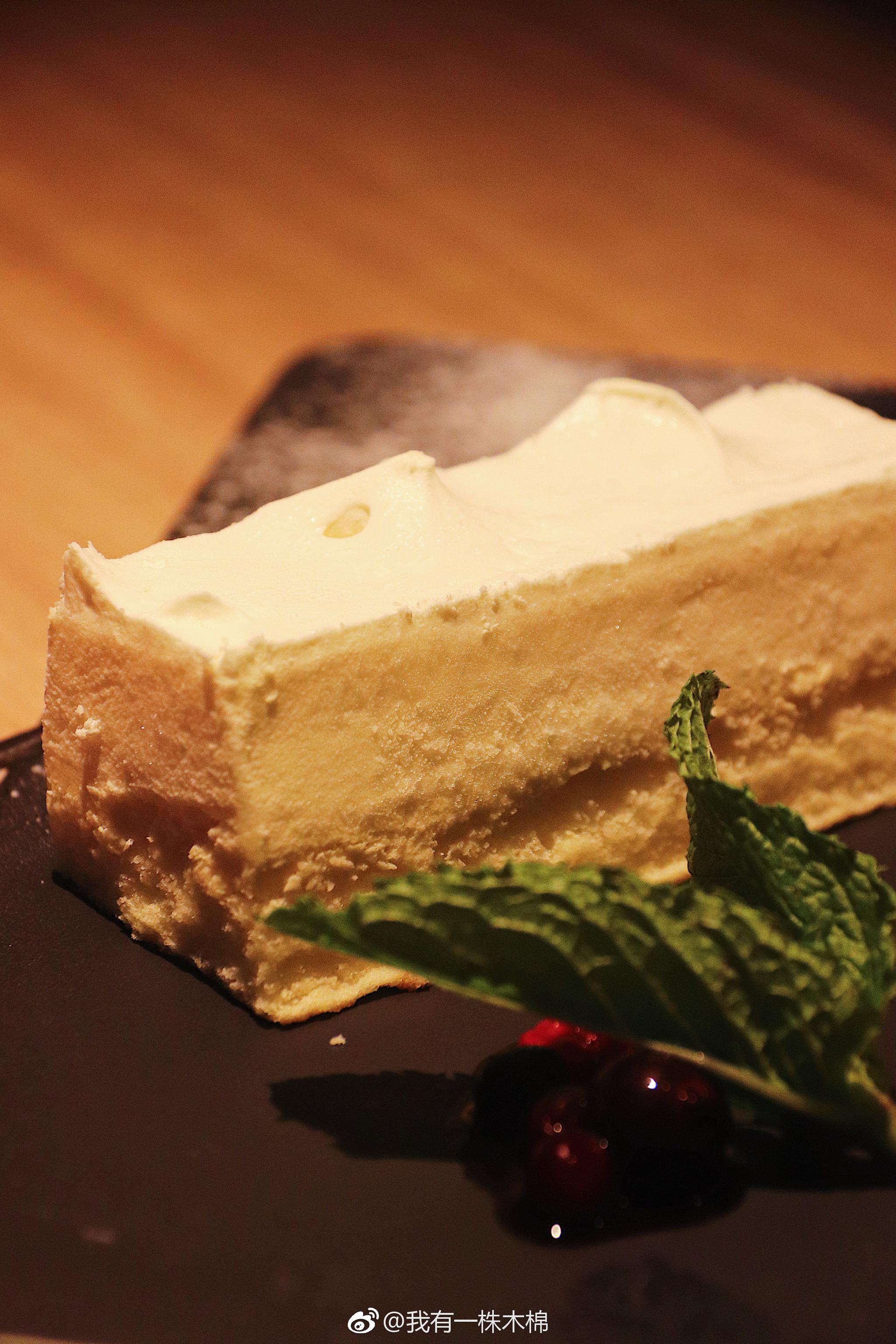 现在必胜客的摆盘还阔以哎双重芝士蛋糕打call不甜!不腻!冰冰凉凉!爽!