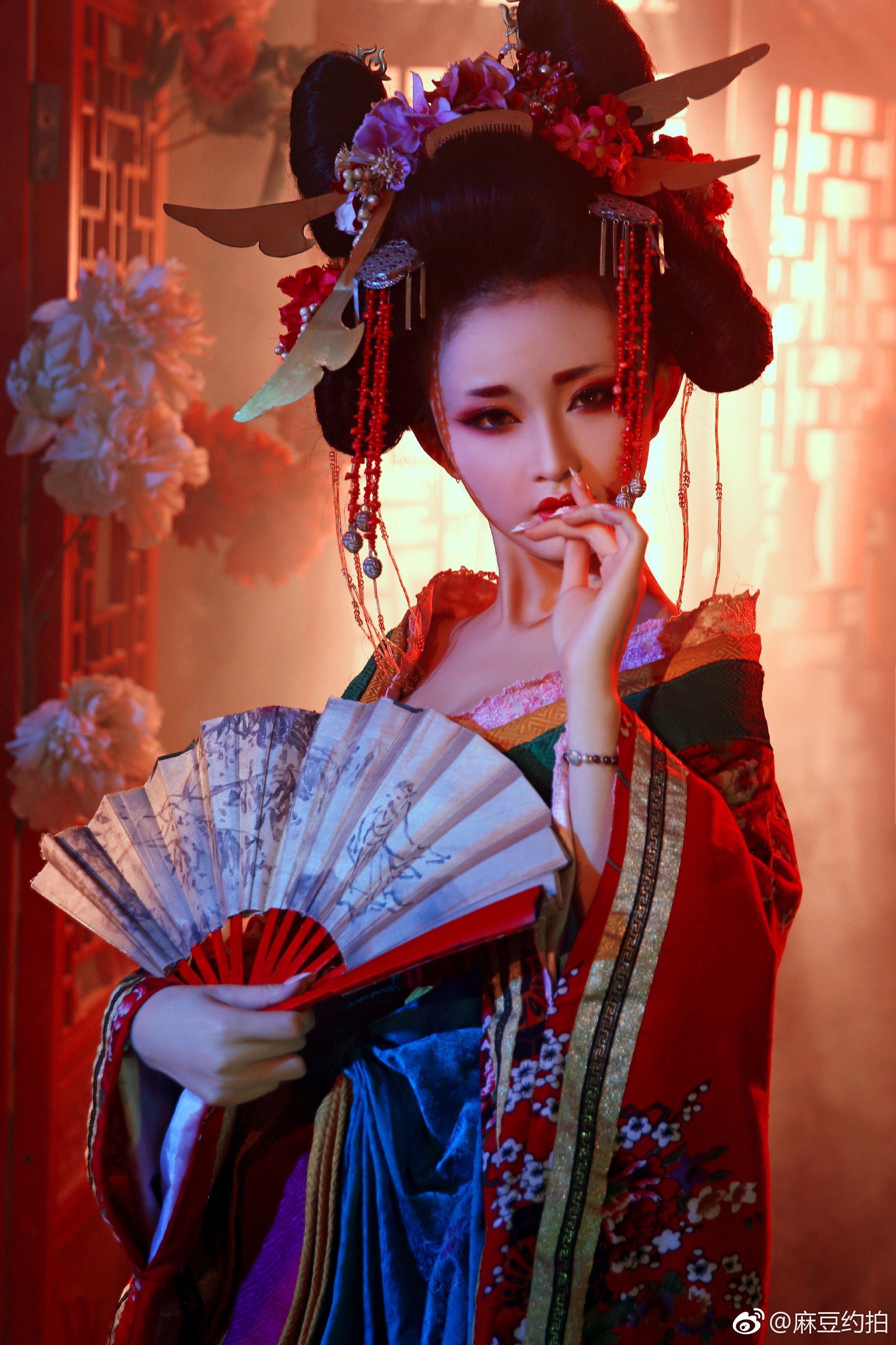 情景描述表面是个艺伎