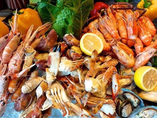 游客去泰国旅游,品尝"不限时海鲜自助!网友:海鲜管够