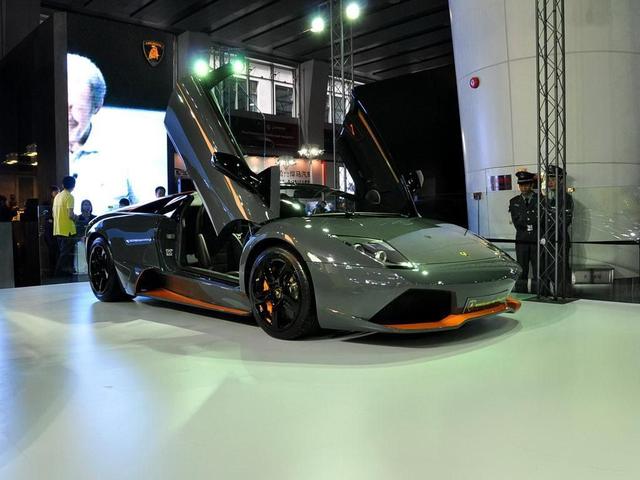 冯绍峰豪车众多,颖宝偏爱这一辆?