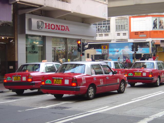 香港出租车数量红银色最多