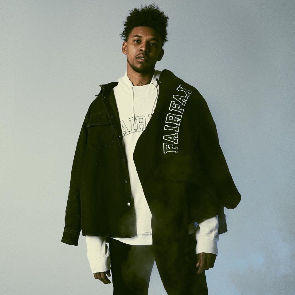 问:尼克杨究竟是运动员?歌手?作家?设计师?还是模特?_新浪看点