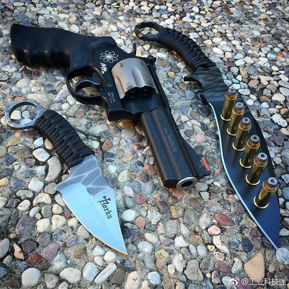 这里每天分享最酷炫的冷兵器刀的世界