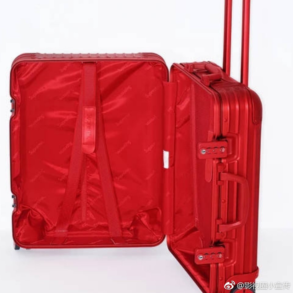 易烊千玺是不是第一个supreme x rimowa里面全部装复习备考资料的人啊