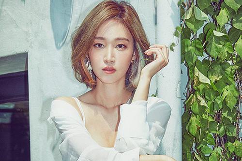 韩国女歌手soya最新杂志写真曝光