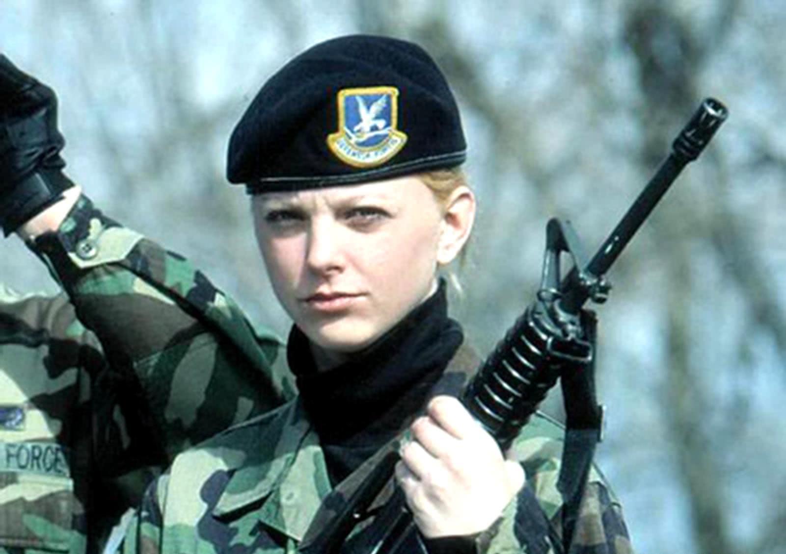 女兵部队怀孕怎么办英国退役中国的做法让他国羡慕