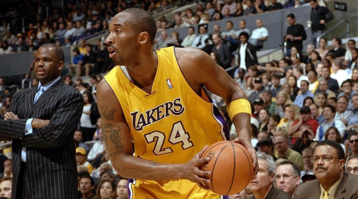 2007年,科比在连续四场比赛中砍下50 ,成为.