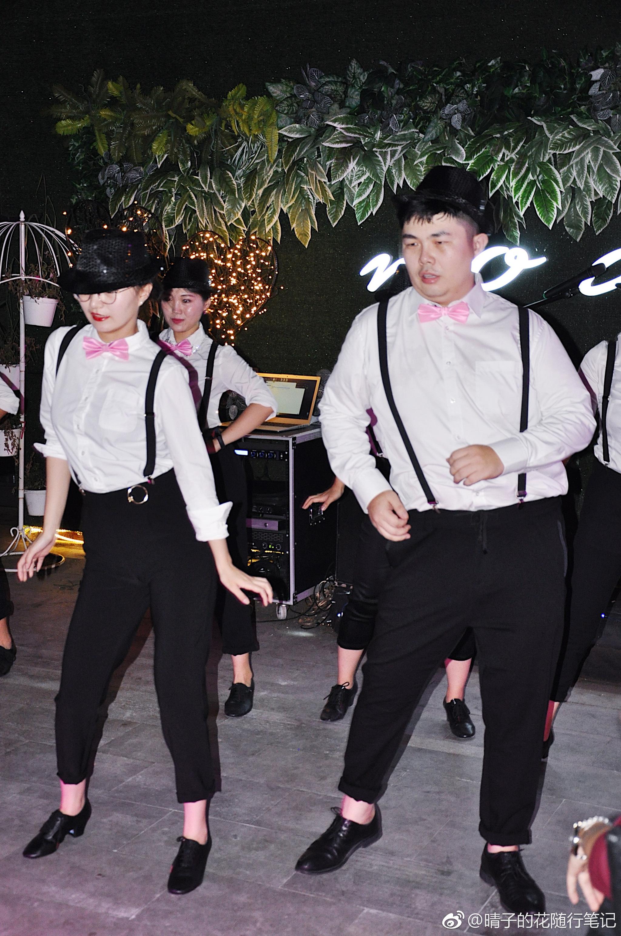 salsa又称莎莎舞,起源于南美,是拉丁舞的一种,属于风情拉丁舞