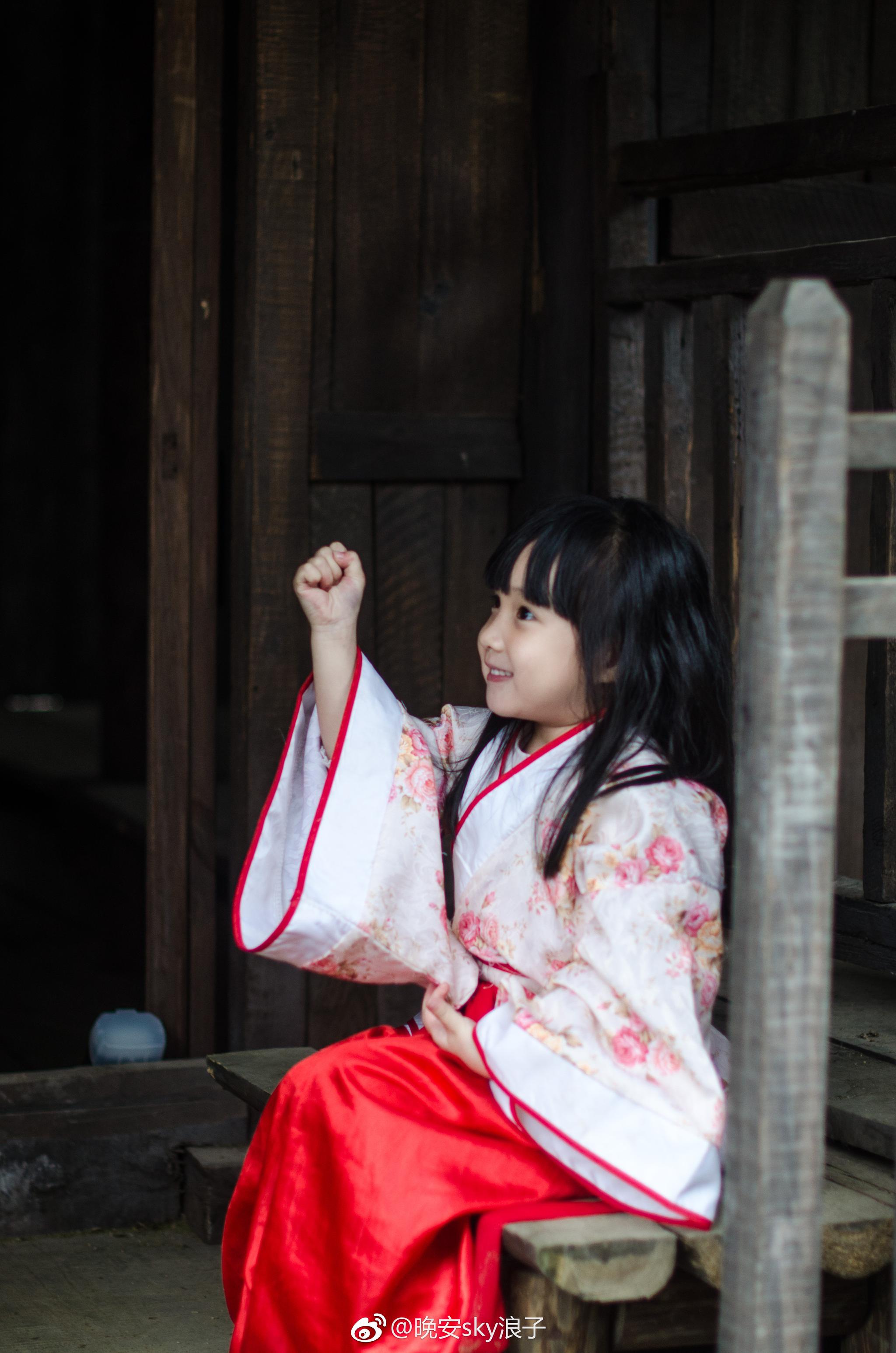 "你的眼睛/像颗水晶通透,里面有一个无穷无尽的宇宙"|刘楚恬|水晶