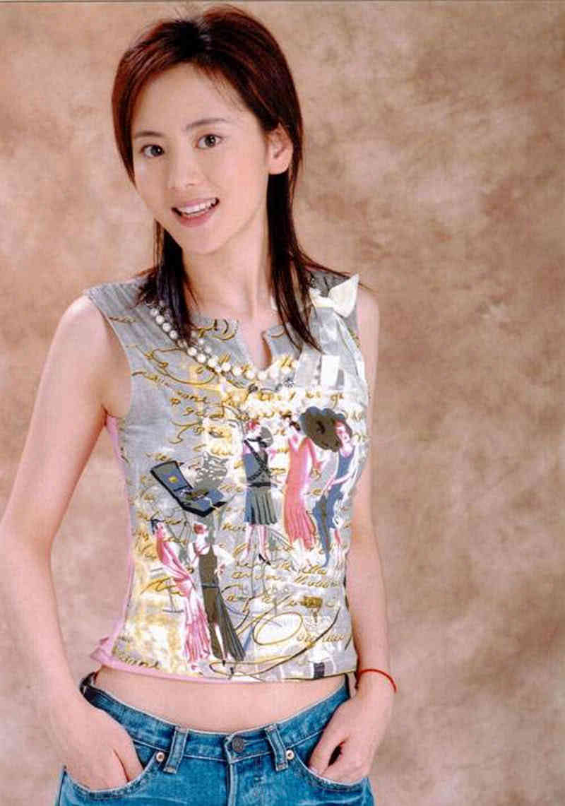 最美的年龄嫁了邱心志,如今离婚6年了,她带着12岁儿子过成这样