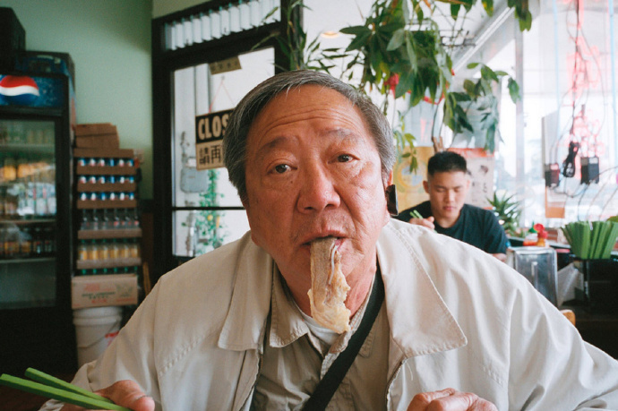 摄影师李子仁seanmarclee热衷于给父亲拍各种搞怪好玩的照片