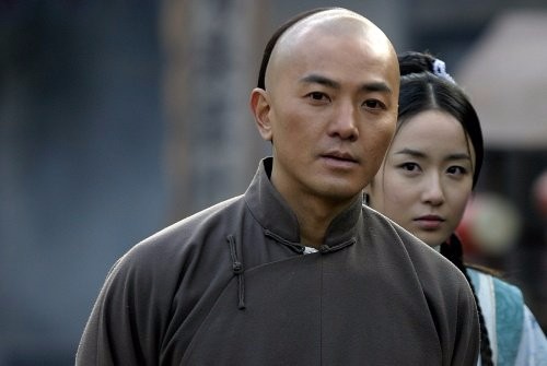 2007年一部《霍元甲》的电视剧,郑伊健饰演霍元甲,自带一股宗师风范的