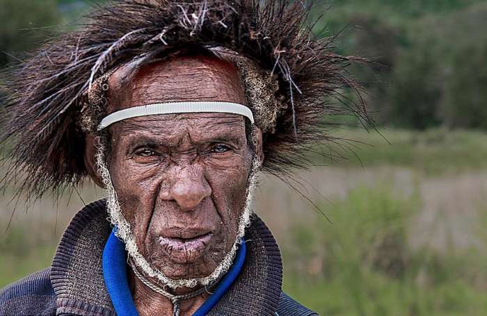 最孤立的原始部落——达尼,女性在亲人死后要砍下自己的手指