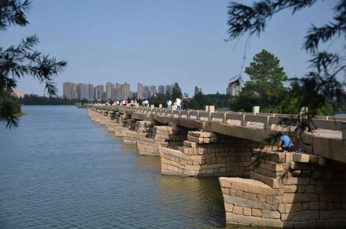 信阳市平桥区工业城中学