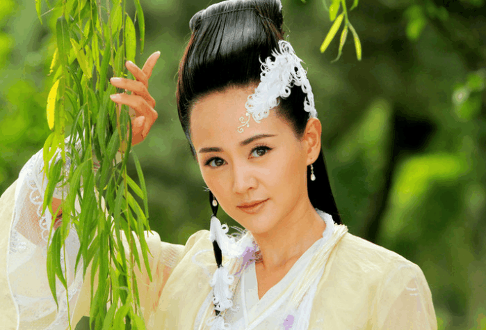 她是《天涯明月刀》的明月心,为拍戏7天没睡觉,嫁老戏骨成这样