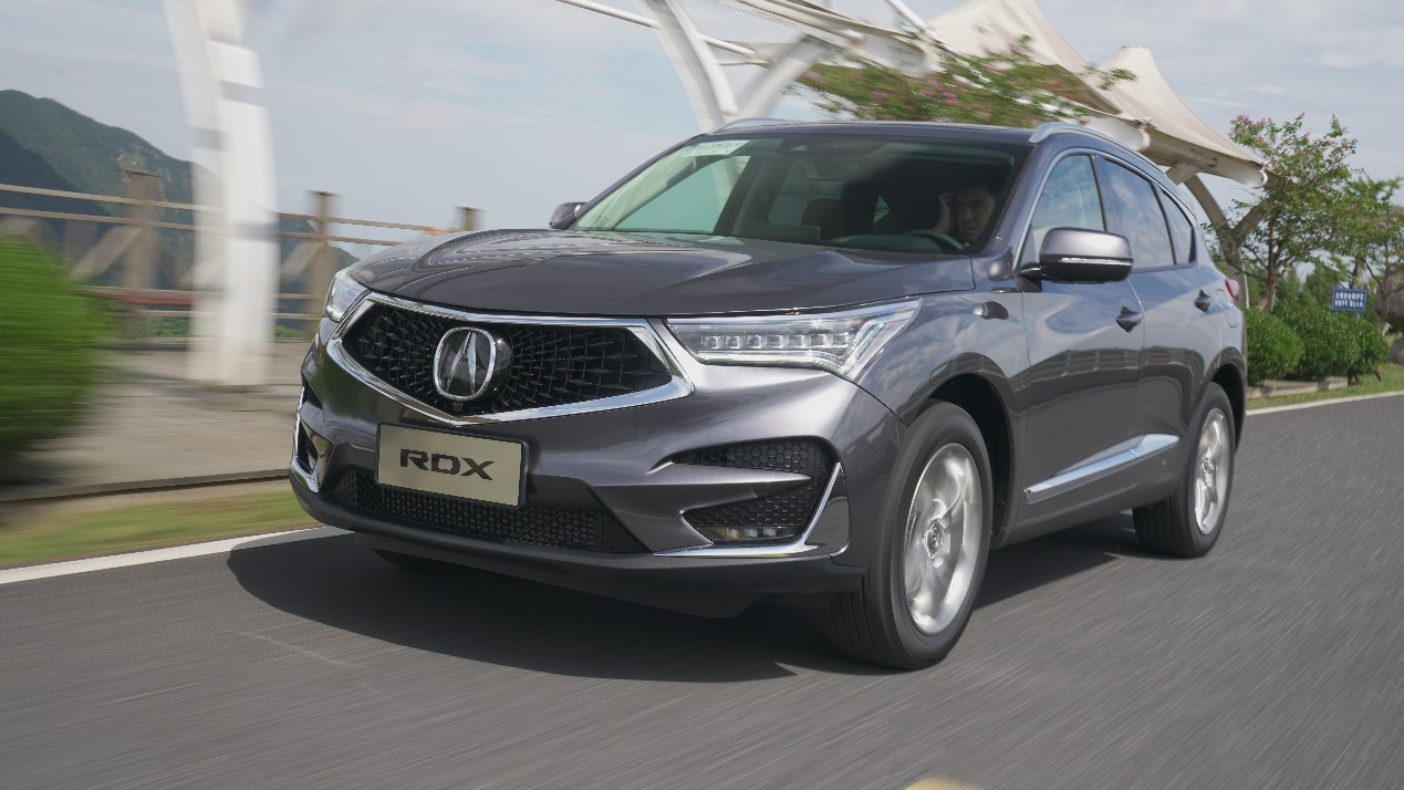 全新一代讴歌rdx带着满满的新鲜感和科技感进入了国内,而国产后的价格