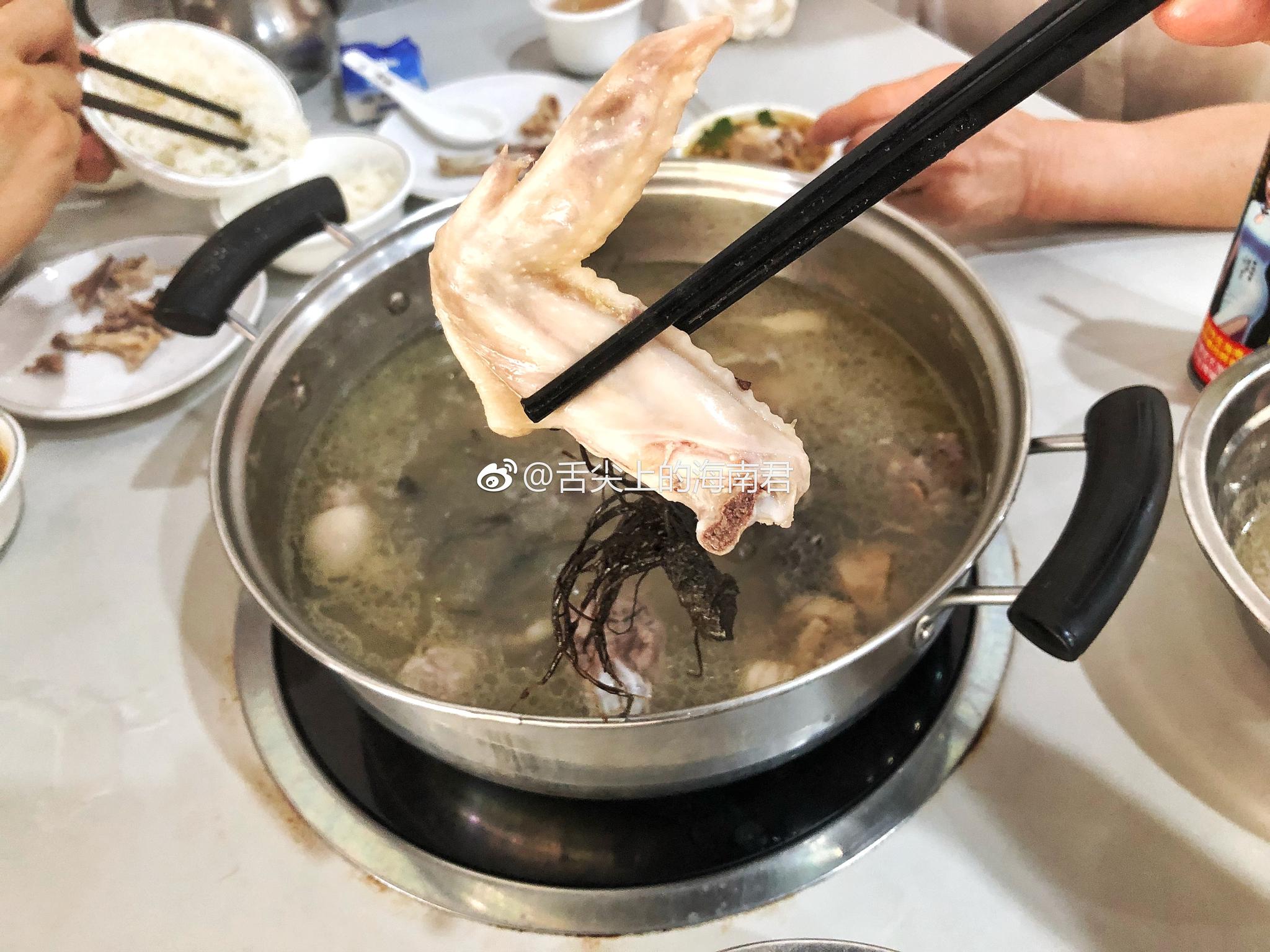 吃荔枝吃到上火~中午选择了这家开了十多年了地胆头鸡汤店~话说地胆头