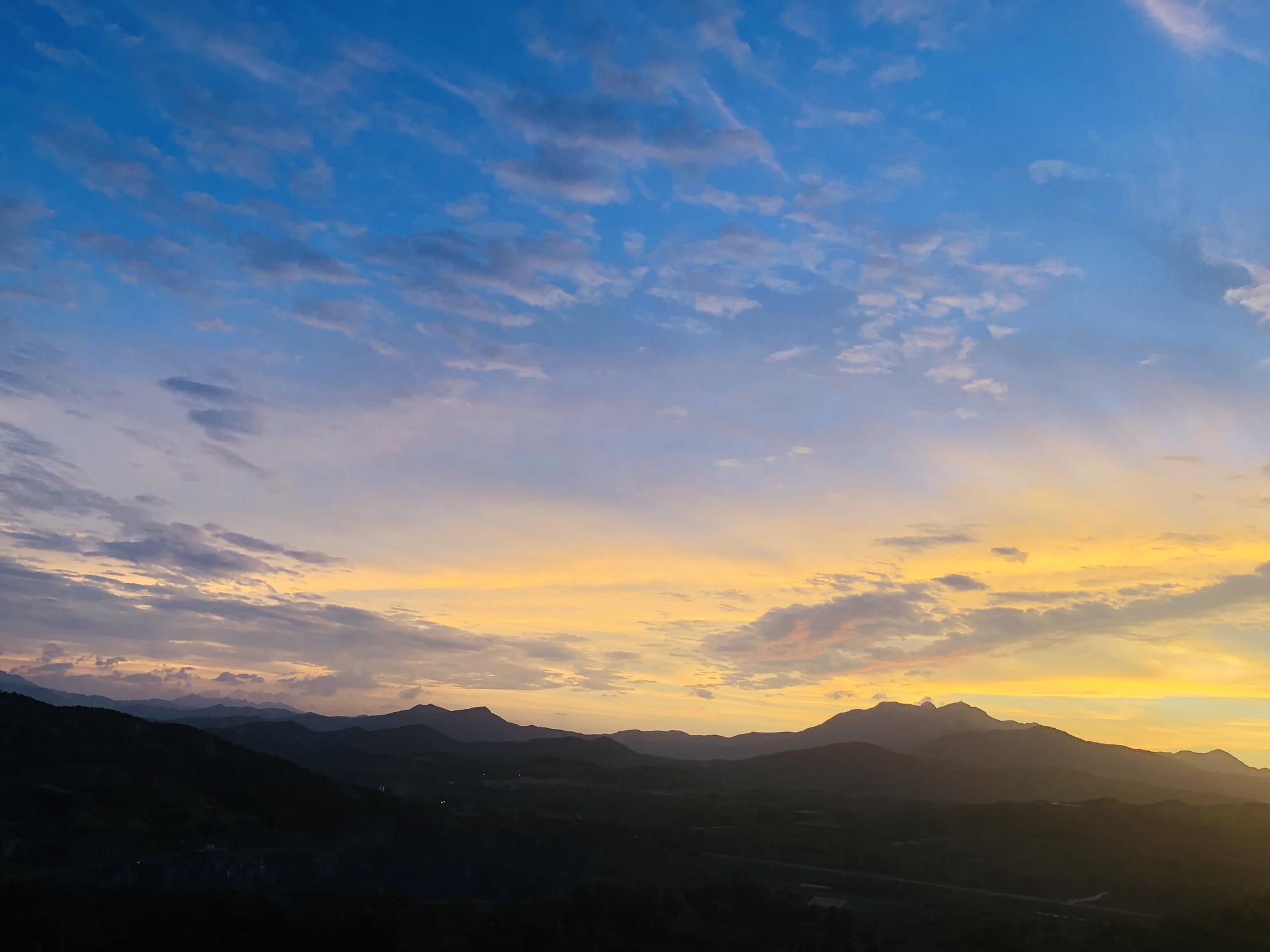 下午去了趟南边的山风景如画