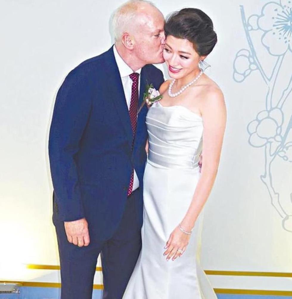 前港姐亚军李姿敏, 嫁大24岁外籍练马师, 日前诞下儿子传喜讯