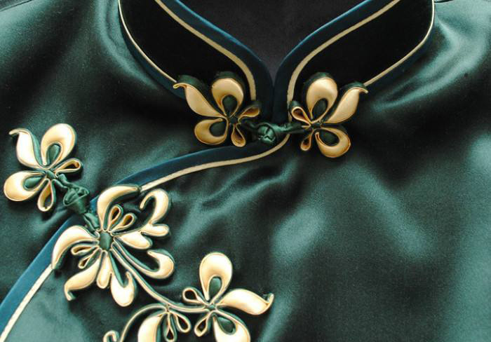 衣绣盘扣花,心有千千结.