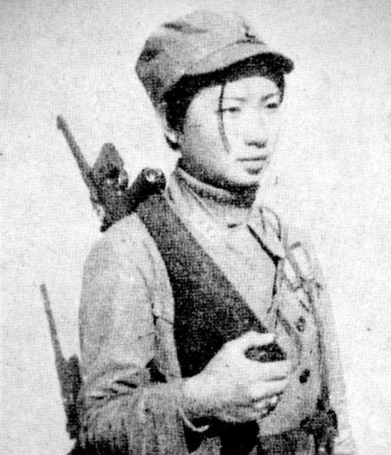抗日战场上的中国女兵八路军笑容铿锵国军满脸严肃