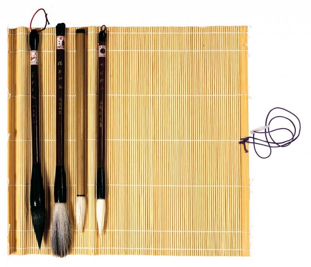 笔帘是携带和收存毛笔的工具,主要用途