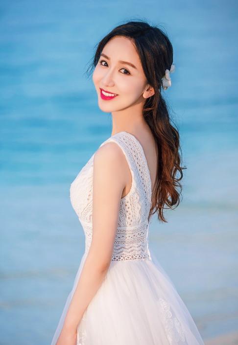 曾与刘天一,张艺霖,侯量合作出演《滑向未来》.