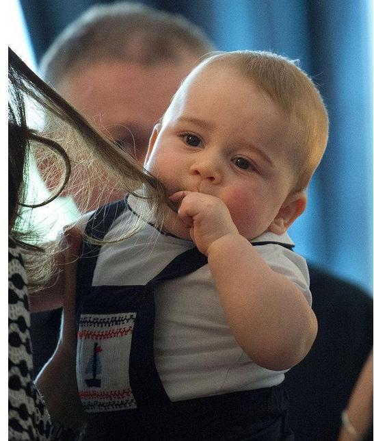 乔治王子4岁了官方照乖巧可爱4年来哪个表情包萌动你