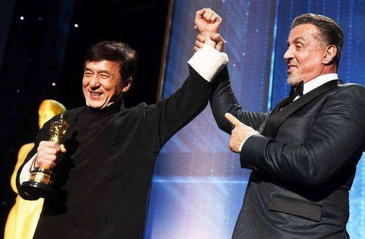 就连比他年纪稍长一些的成龙,每年也会带着一到两部动作电影如约而至