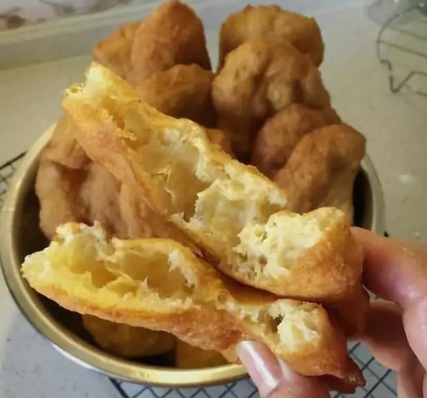 2分钟教会你在家炸油饼,酥脆掉渣,蓬松感十足