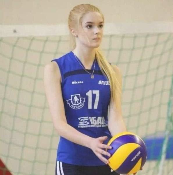 她就是阿丽莎(alisa manyonok),一位出生于1995年的排球女神.