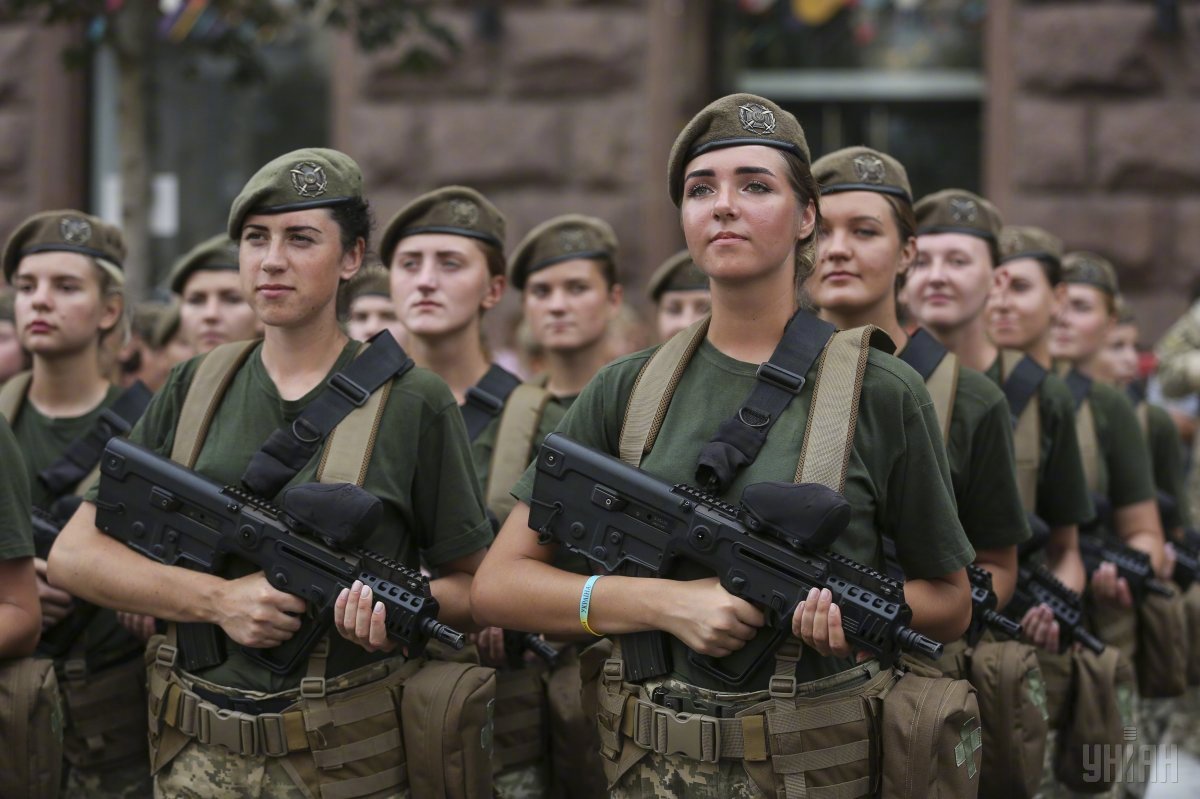 杨珈媛：战场背后，乌克兰女兵面对的是什么？|乌克兰|女兵|乌克兰女兵_新浪新闻