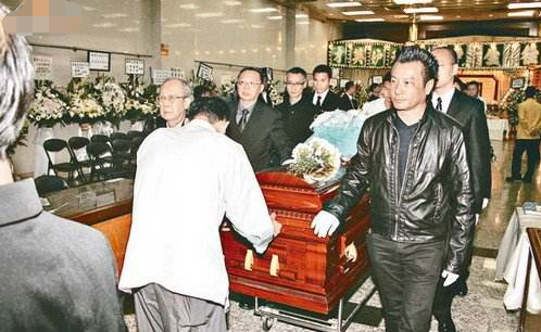 黄金配角罗君左葬礼梅艳芳翁美玲挚友曾志伟扶灵刘德华悼念