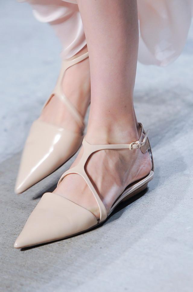 高跟鞋难穿吗?那就穿双尖头平底鞋好看又好穿!