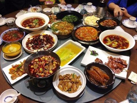 亲家母第一次来我家,吃饭时却总往厕所跑,知道真相我不让女儿嫁