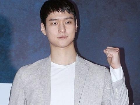 28岁"善宇"高庚杓今日入伍:与女性约会爆发恋爱说