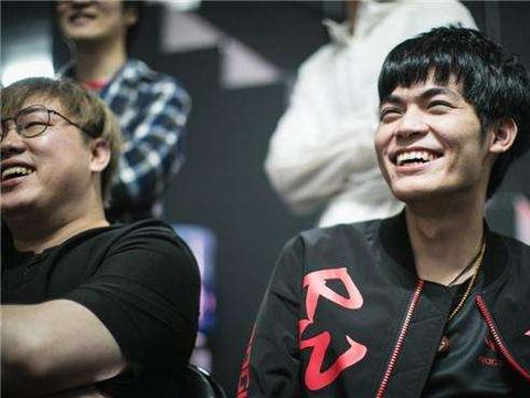 司马老贼一枪打出520伤害,doinb平a型发条秀翻vg