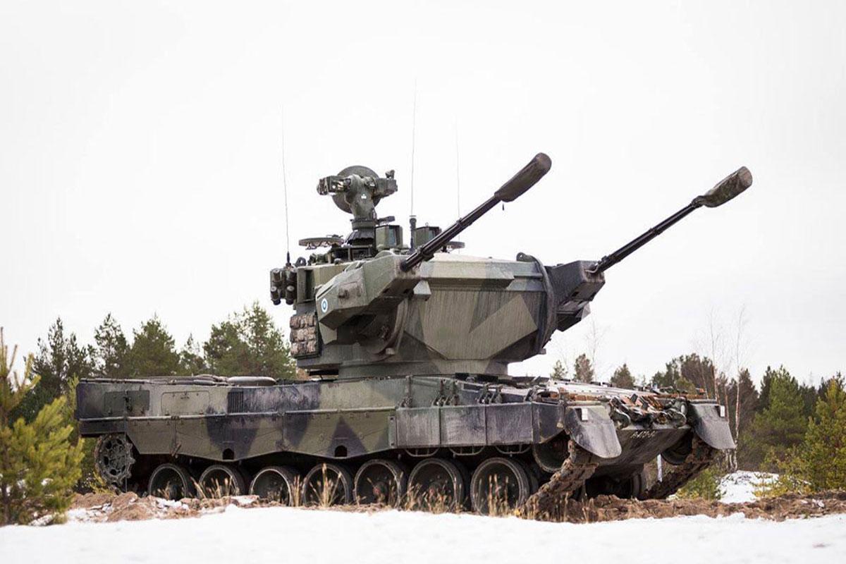 神枪手自行高射炮装有两门瑞士厄利康公司生产的kda-35mm机关炮,它们